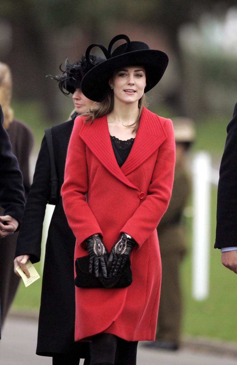Kate Middleton u crvenom kaputu 2006. godine
