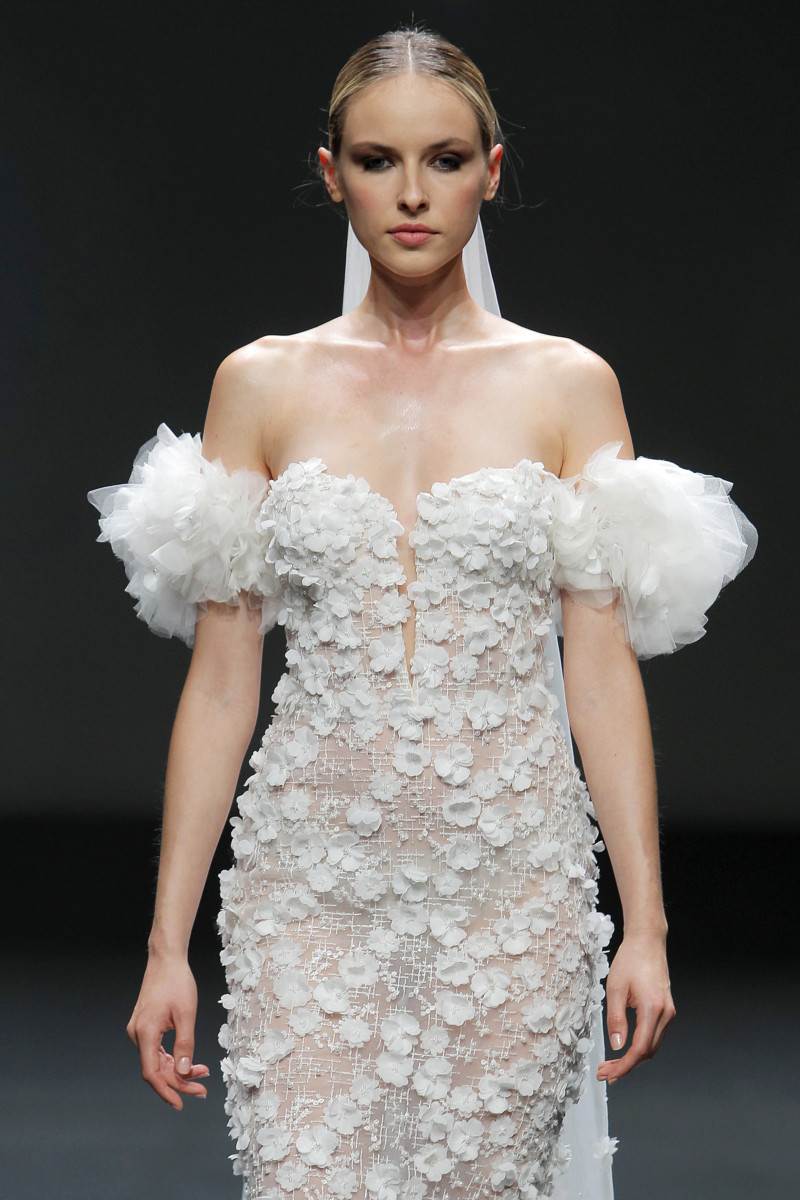 bridal-modni-trendovi-u-2021-carobni-rukavi-naglasena-ramena