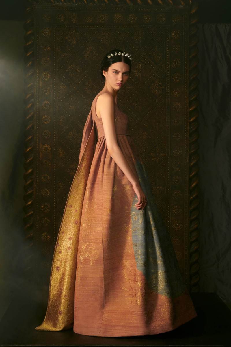 dior-haute-couture-kolekcija-2021-tarot-renesansa