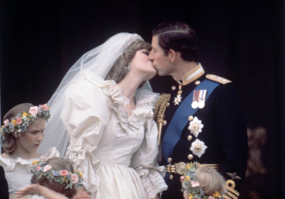 kraljevsko-vjencanje-stoljeca-odrzalo-se-prije-cetiri-desetljeca
