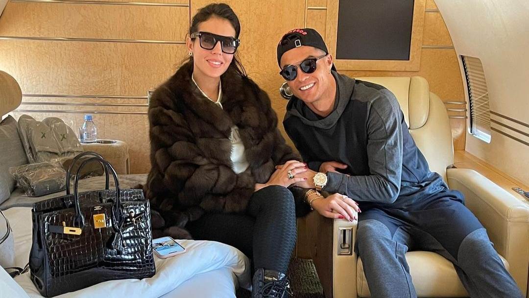 Georgina Rodriguez i Cristiano Ronaldo u privatnom avionu.