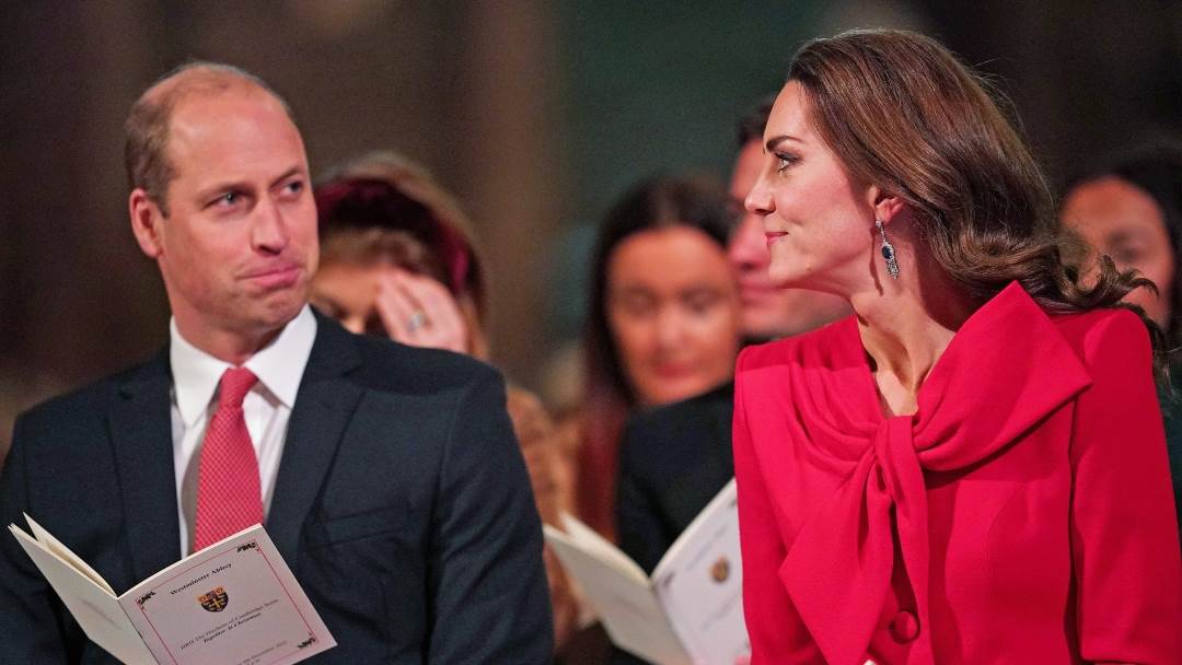 Kate Middleton i princ William smiju se u crkvi
