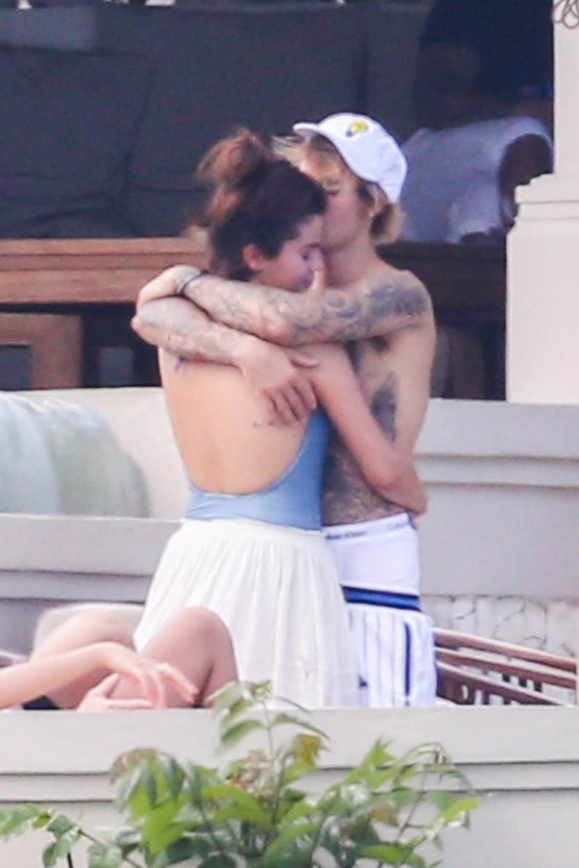 Selena Gomez i Justin Bieber u zagrljaju