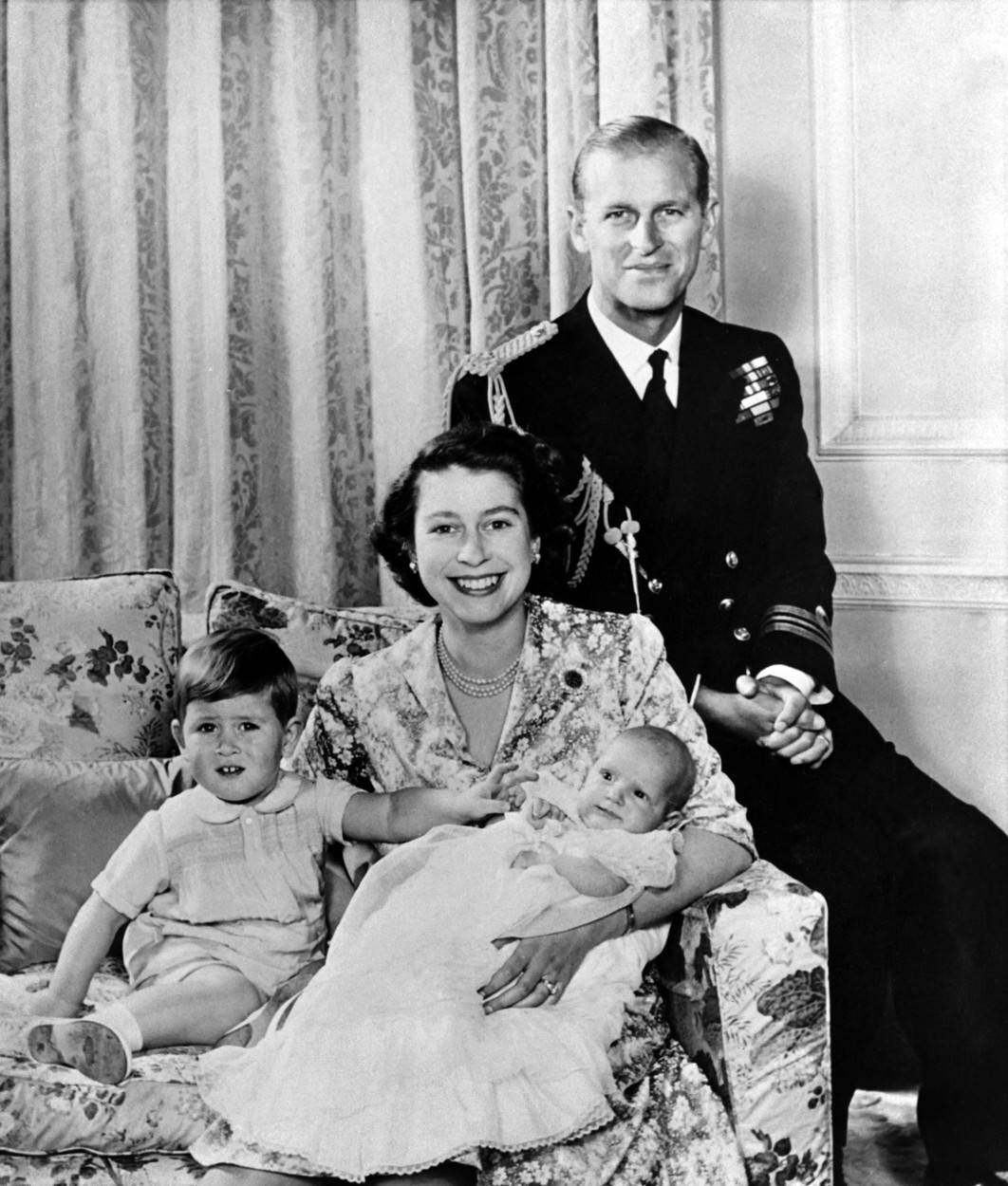 Princ Philip i kraljica Elizabeta s djecom