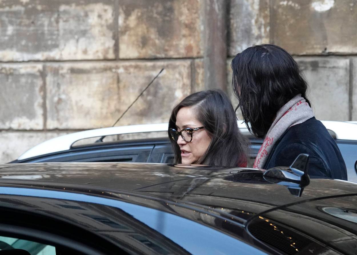 Kim i Keanu Reeves ulaze u auto u Rimu