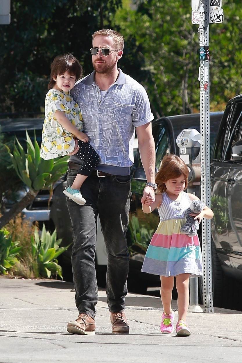 Ryan Gosling s s kćerkicama