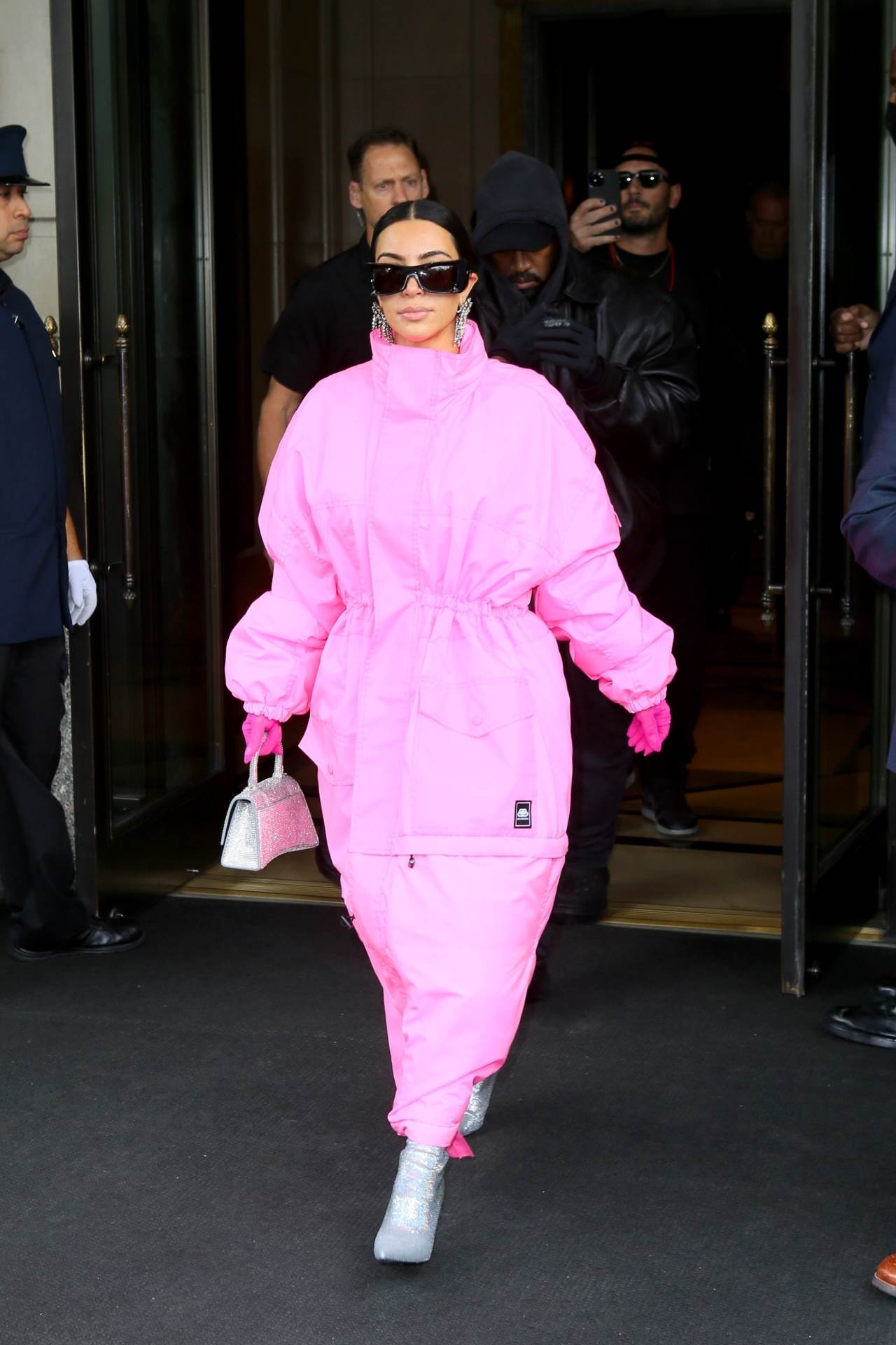 Kim Kardashian svoju puffer jaknu nosi poput haljine