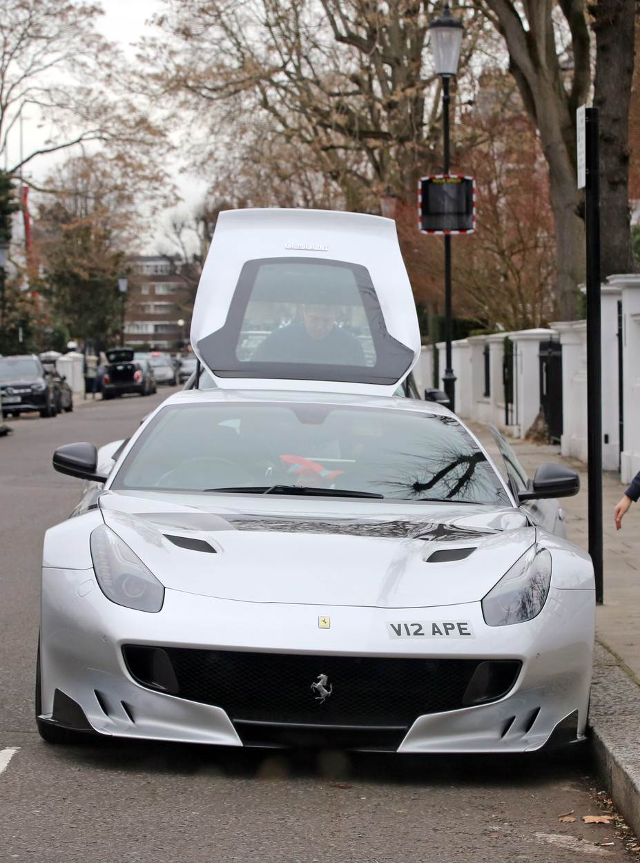Ferrari model F12 procijenjen je na 240 000 funti.