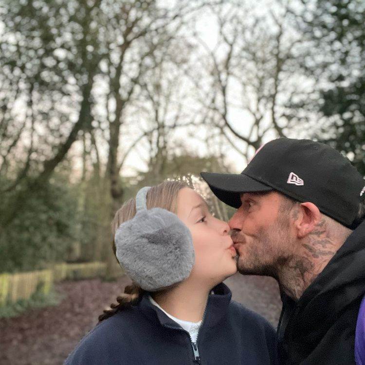 David Beckham kći ljubi u usta