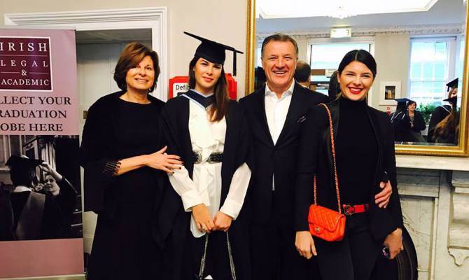 Iva Mamić je proslavila diplomu s obitelji