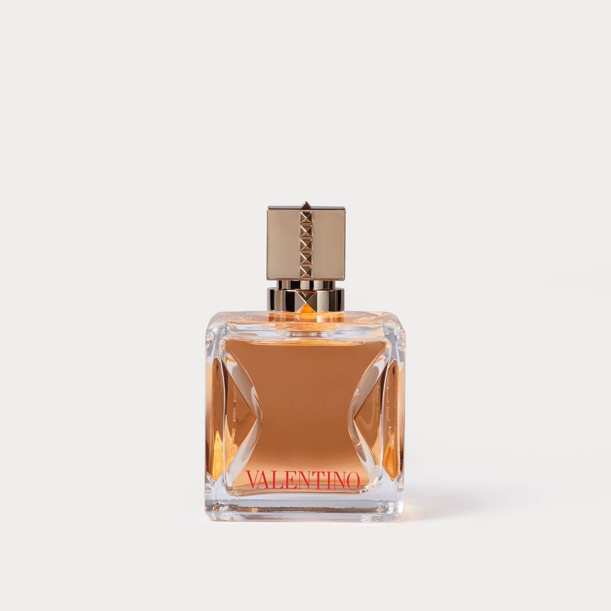 Voce Viva Valentino parfem je senzualna i ženstvena kompozicija mirisa odlična za zimske dane.