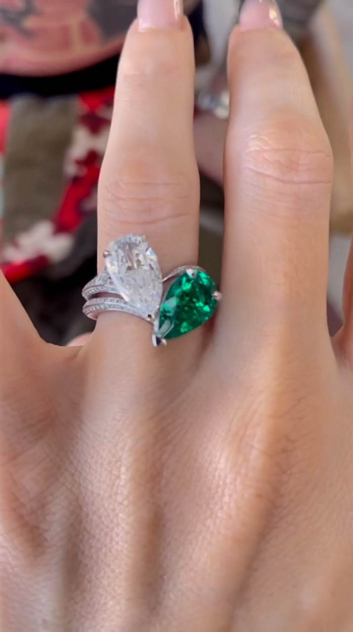 Megan Fox nosi dijamantni zaručnički prsten