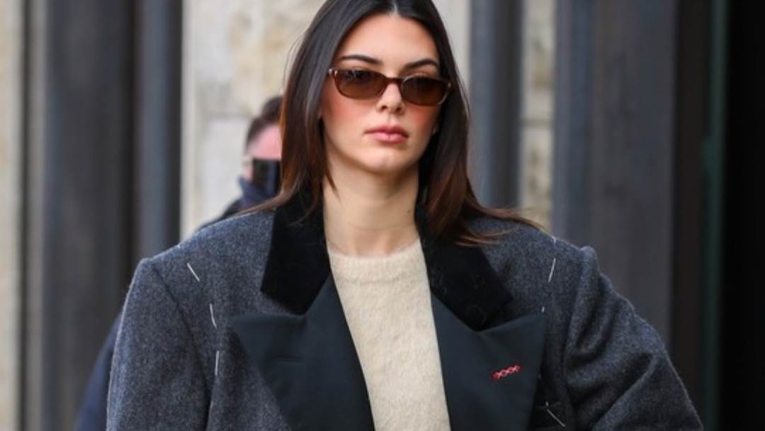 Kendall Jenner nas je oduševila u street-style oversized kaputu s reverom.