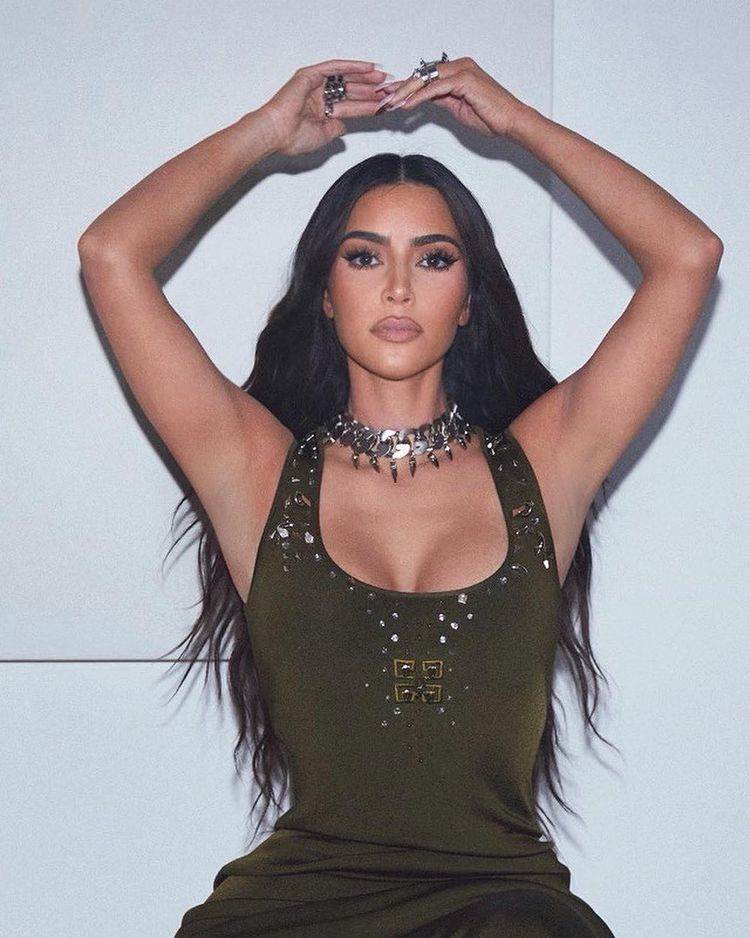 Kim Kardashian čini se ima sličan modni izričaj kao Julia Fox, trenutna djevojka njezinog bivšeg muža