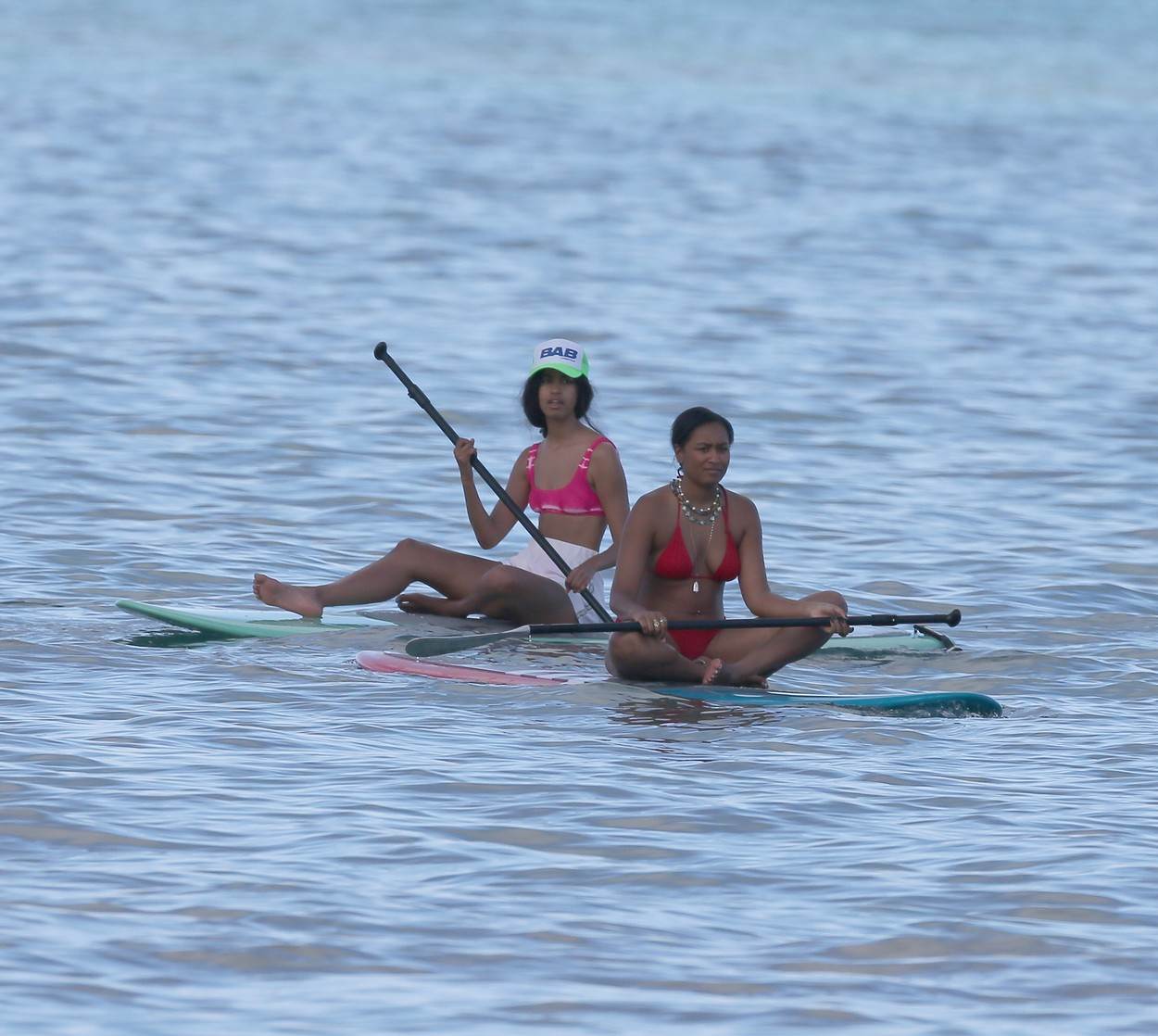 Malia i Sasha Obama na odmoru na Havajima