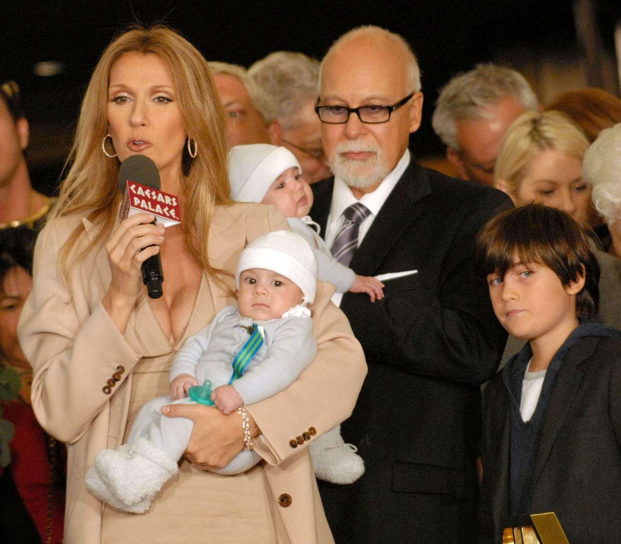 Celine Dion i njezin suprug Rene zajedno imaju sina Charlesa (21) te blizance Eddyja i Nelsona (9).