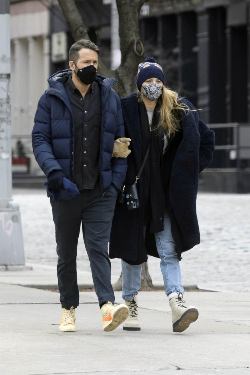 Blake Lively i Ryan Reynolds prošetali su ulicama New Yorka ruku pod ruku u casual kombinacijama