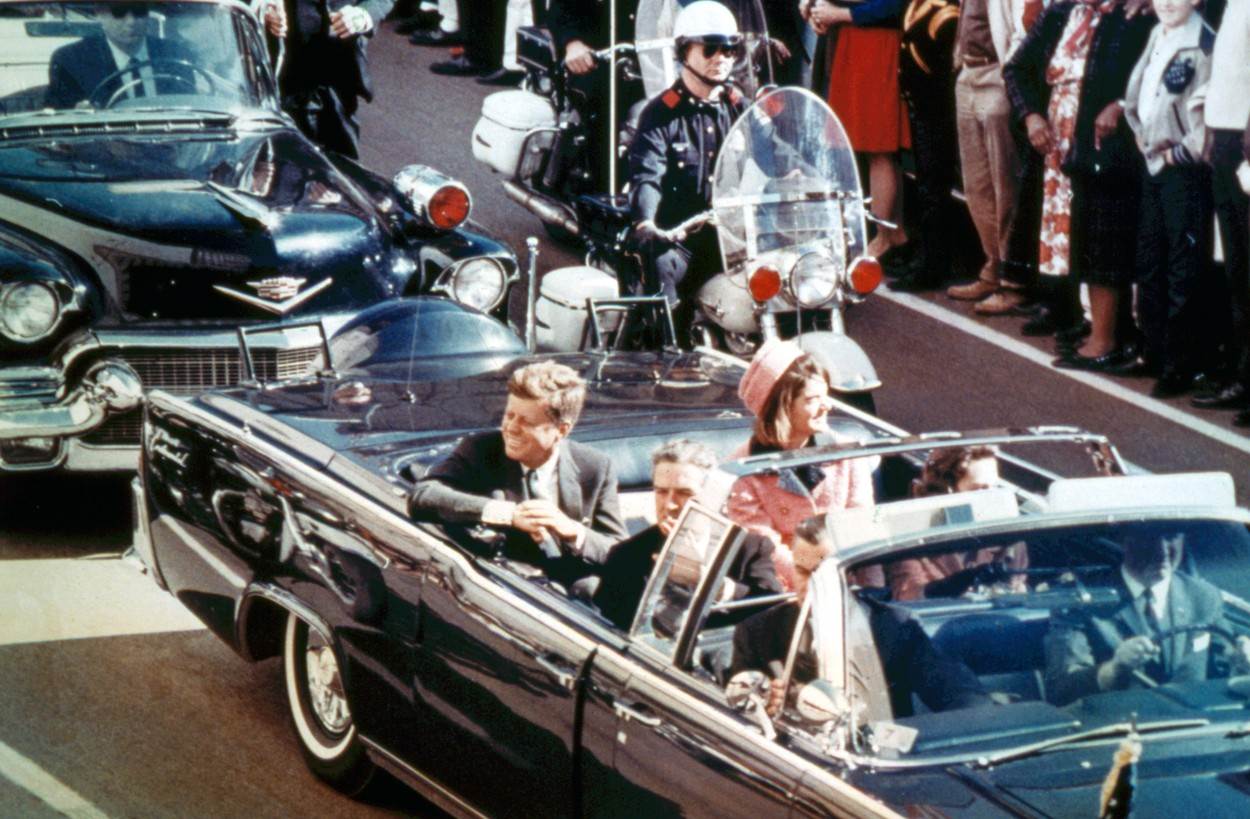 John F. Kennedy i Jacqueline Kennedy u Dallasu prije atentata