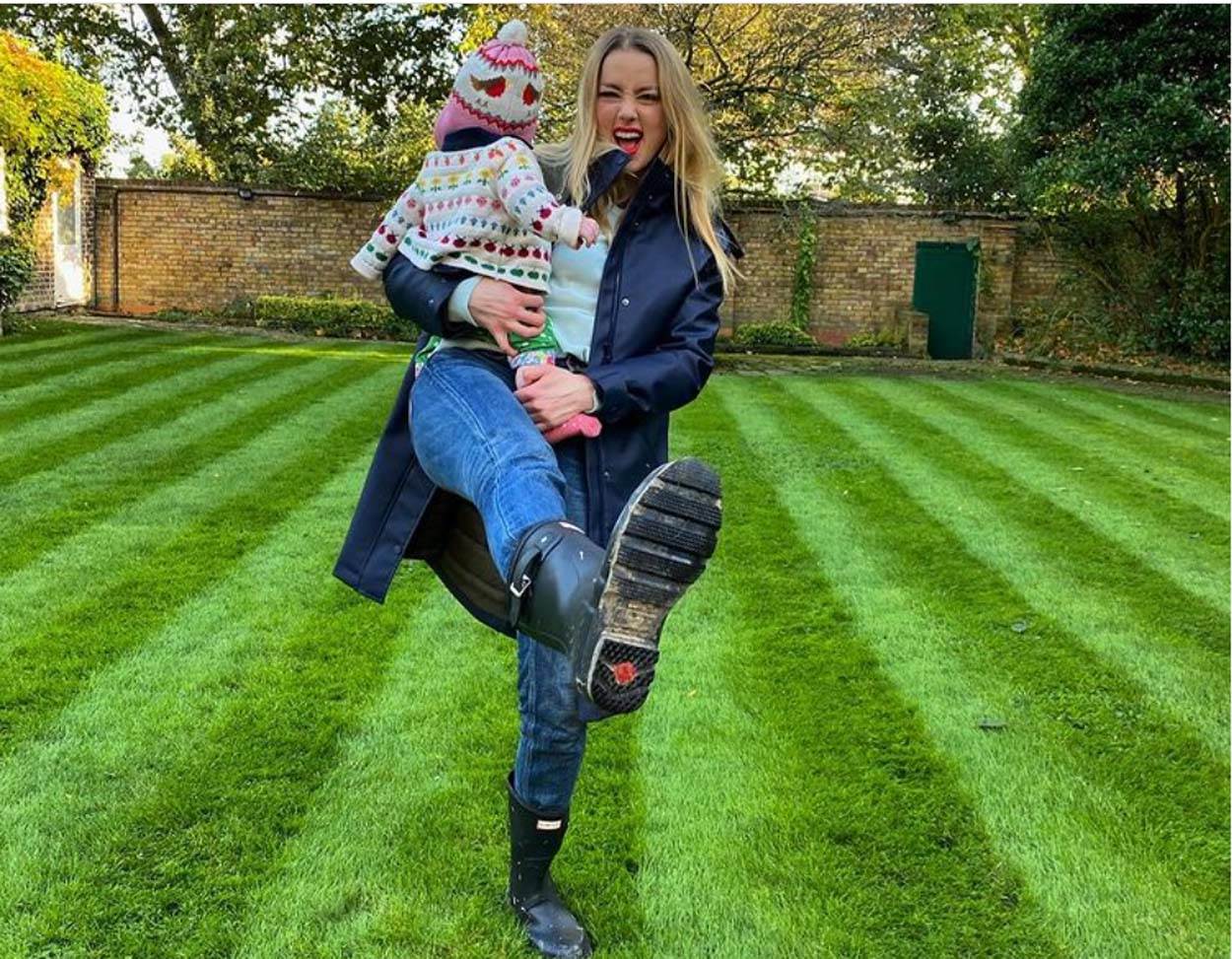 Amber Heard preko Instagrama objavila da će postati majka