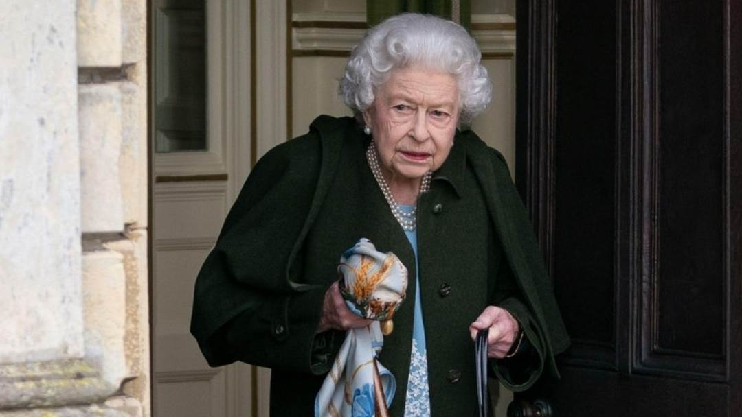 Kraljica Elizabeta boluje od koronavirusa