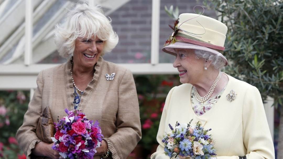 Kraljica Elizabeta odlučila je da Camilla Parker Bowles ima titulu kraljica supruga