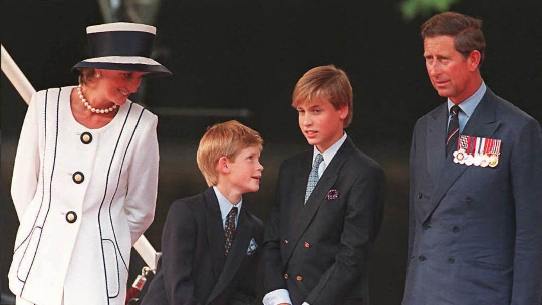 Princ Charles je priopćio sinovima da im je umrla majka