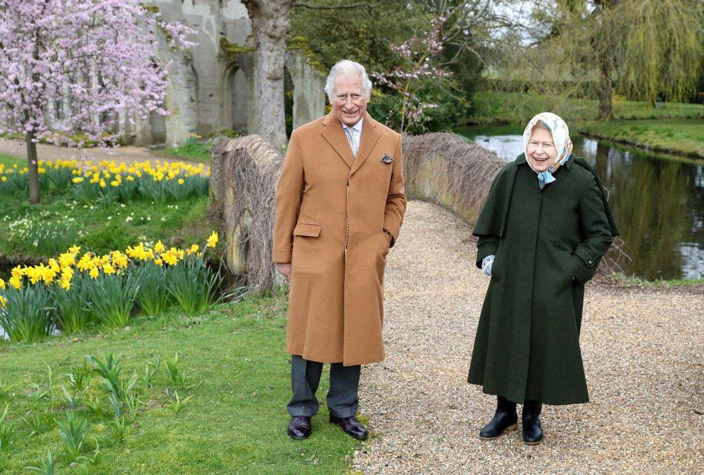 Kraljica Elizabeta dobila je koronavirus od princa Charlesa