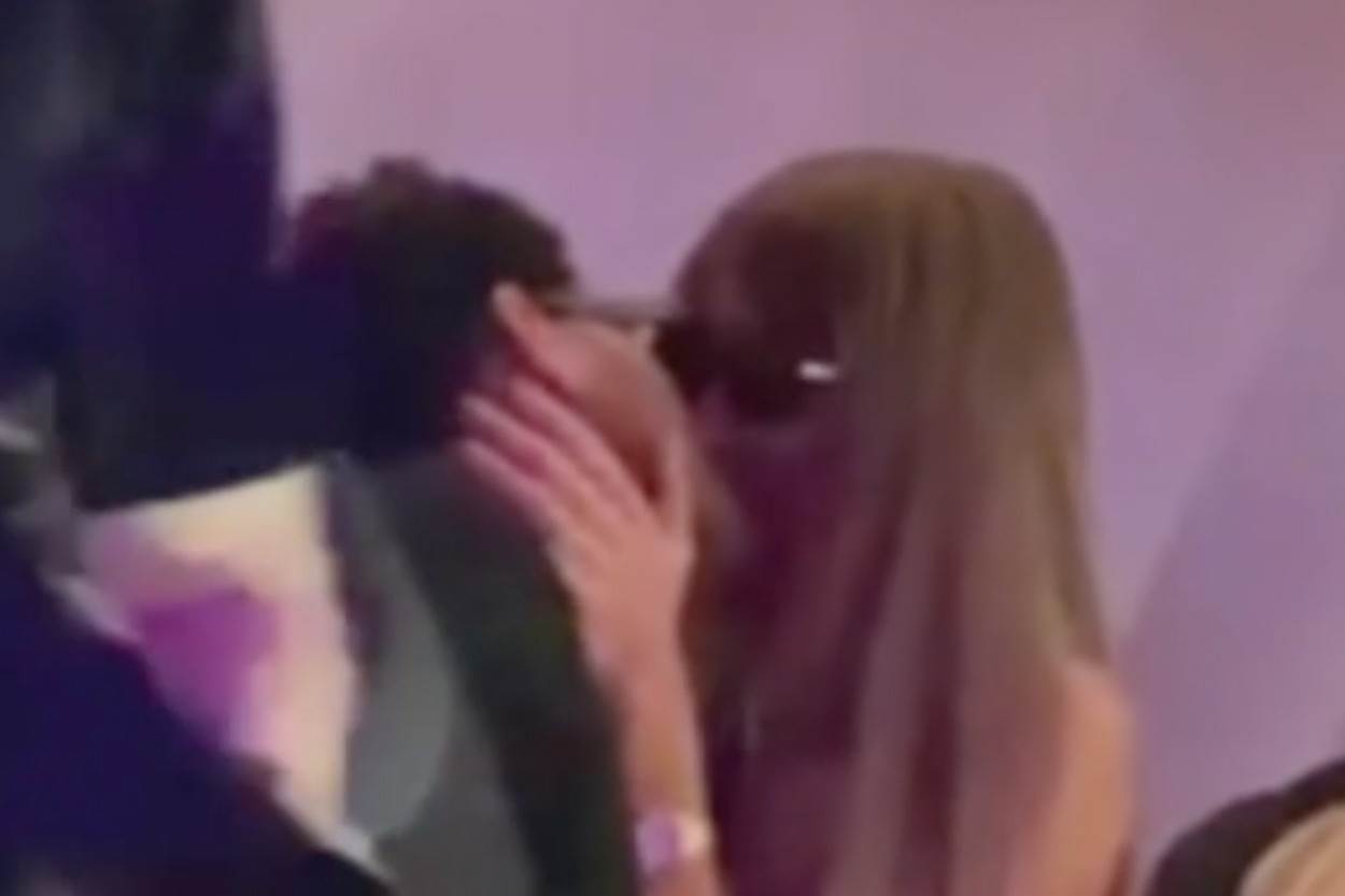 The Weeknd i Simi Khadra potvrdili su poljupcem da su skupa