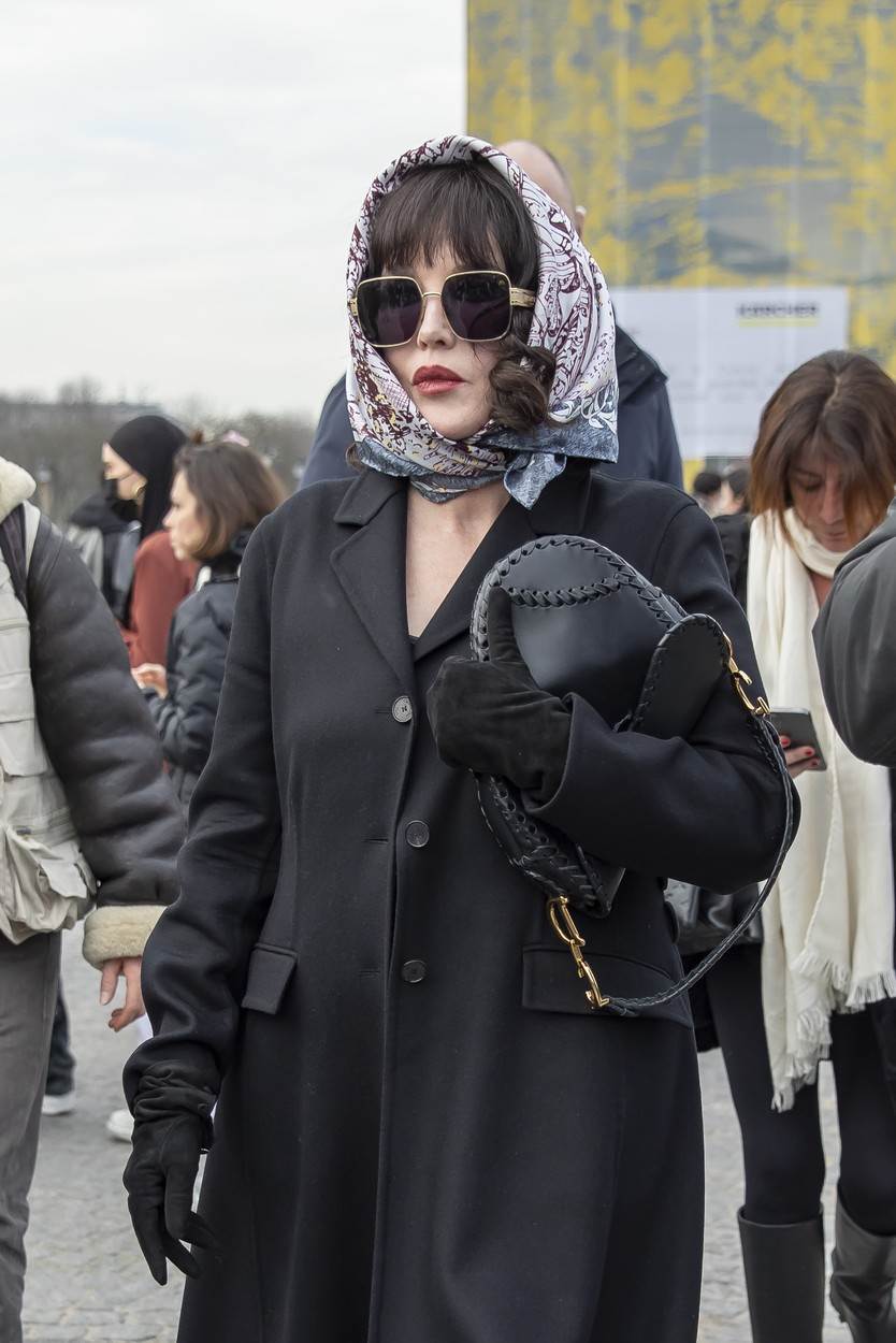 Isabelle Adjani nosila je maramu i pokazala svoj francuski chic