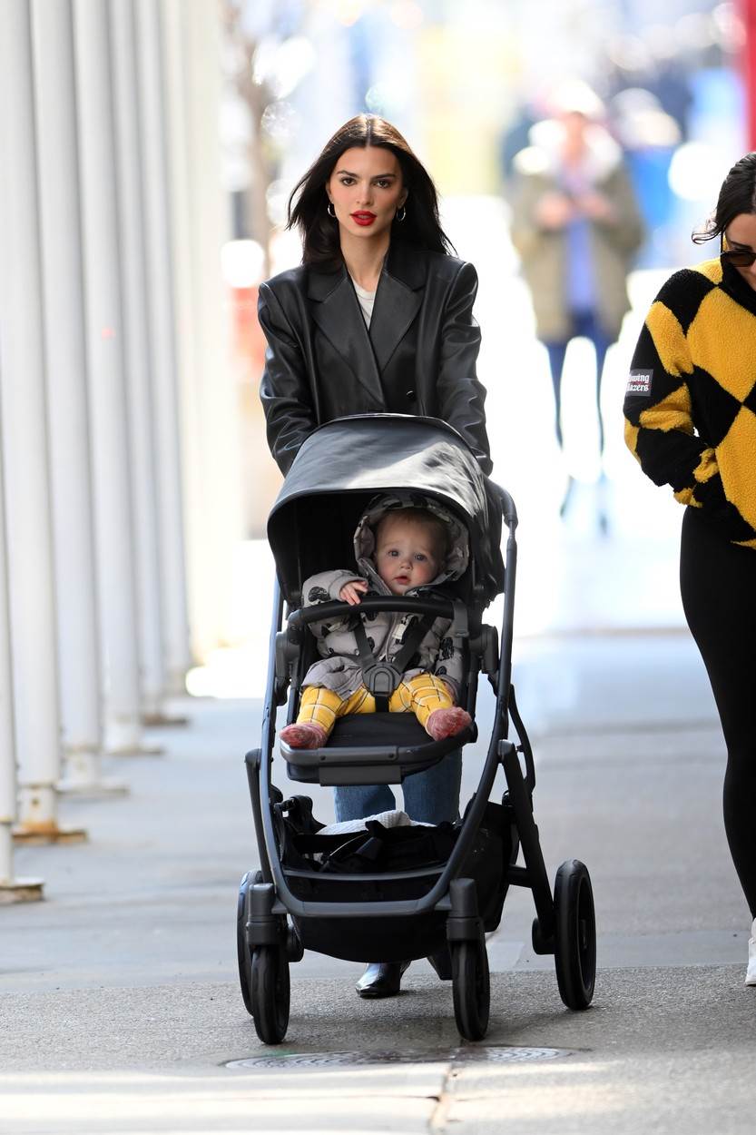 Emily Ratajkowski uživa u šetnji sa sinom Sylvesterom