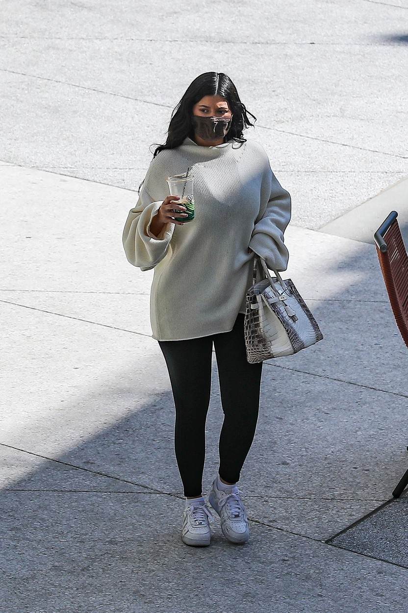 Kylie Jenner uzbuđena je što će se vratiti poslu nakon poroda