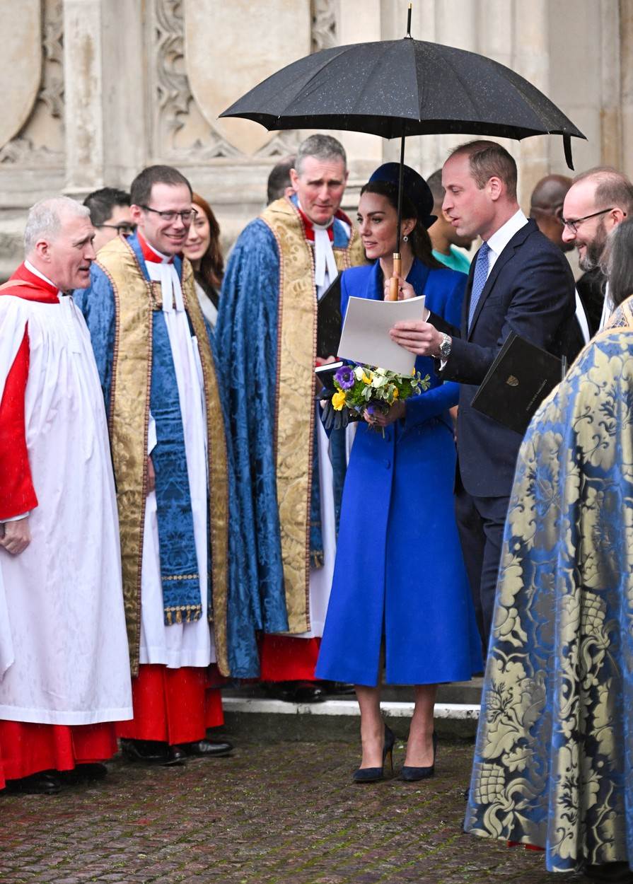 Princ William je zaštitio suprugu Kate Middleton od kiše