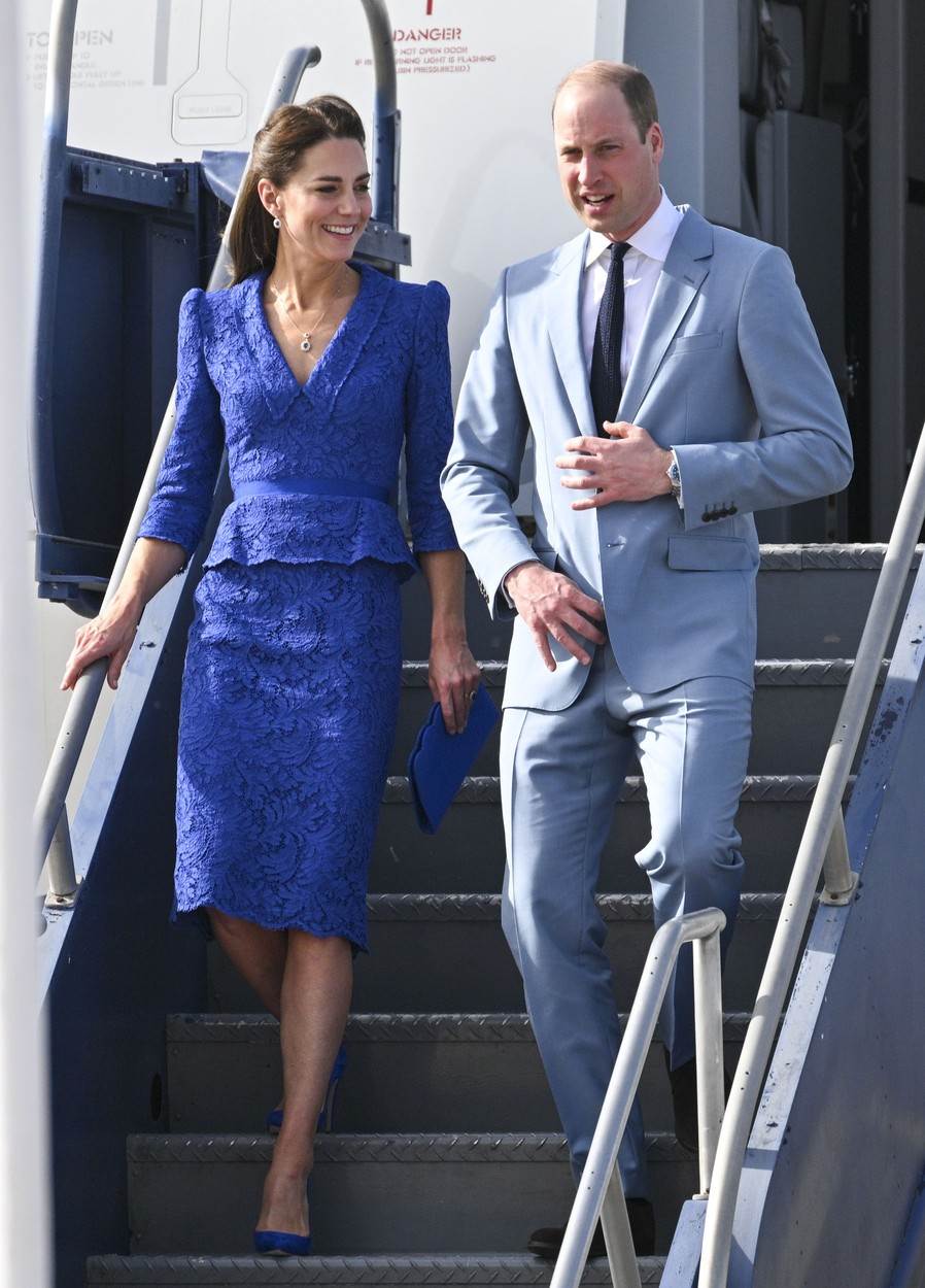 Kate Middleton nosila je Jenny Packham čipkasti komplet kada je sletjela na Karibe