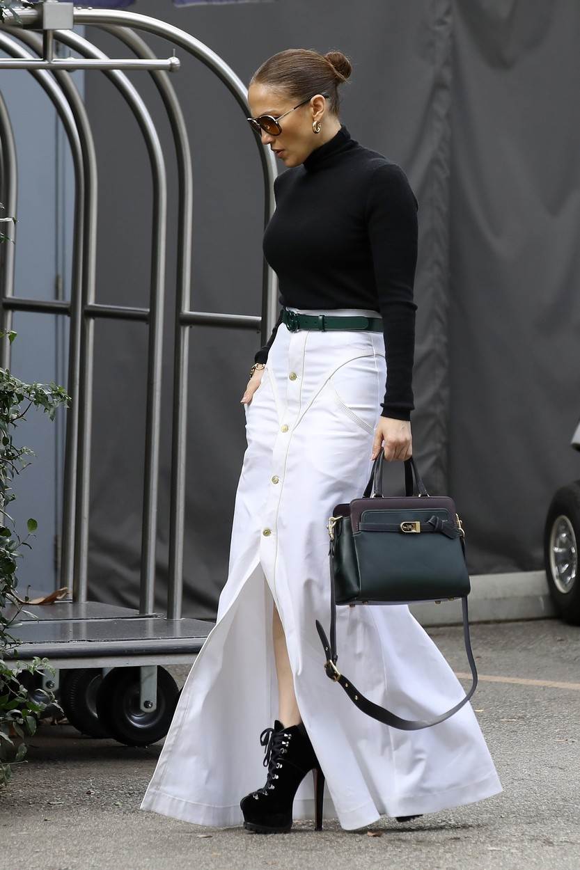 Jennifer Lopez u maxi suknji