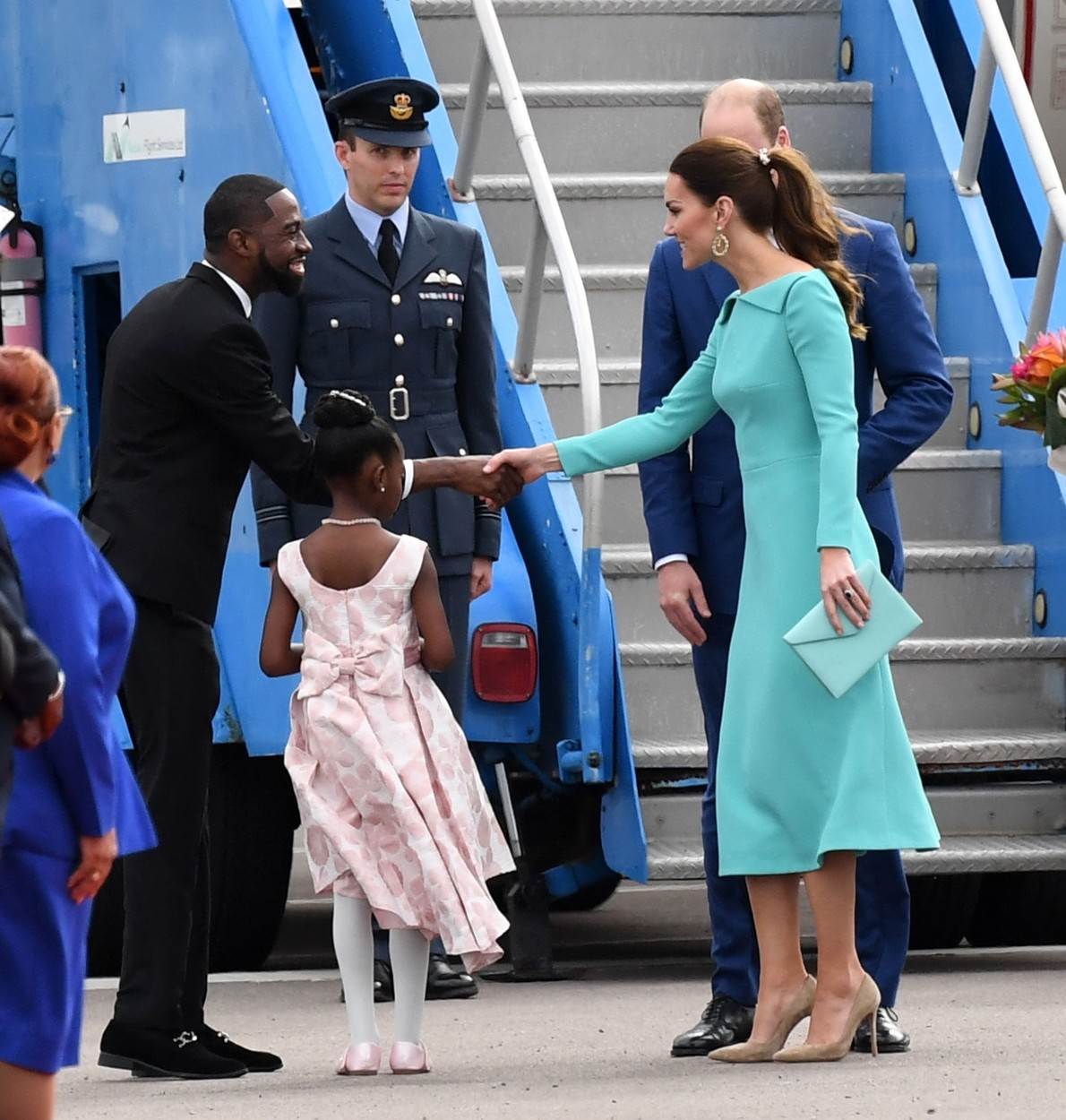 Kate Middleton i princu Williamu priređen je svečani doček na Bahamaima