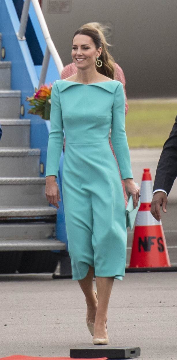 Kate Middleton odala je počast bojama zastave zemlje domaćina u svijelotplavoj haljini Emilije Wickstead