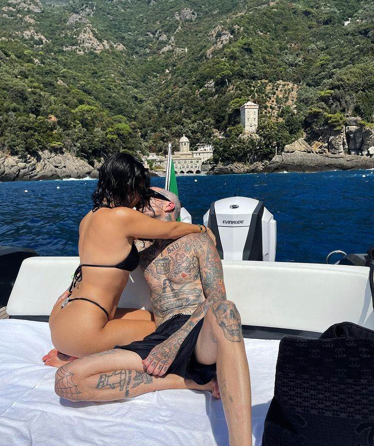 Kourtney Kardashian i Travis Barker ljetuju u Italiji