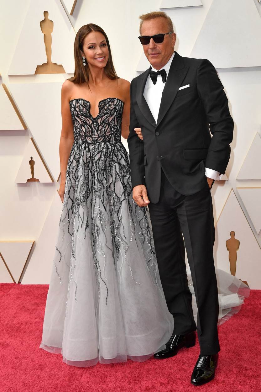 Kevin Costner sa suprugom Christine pojavio se na 94. dodjeli Oscara