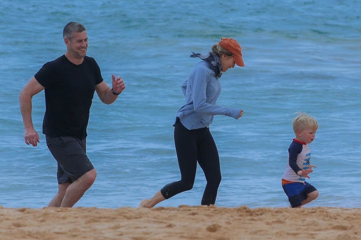 Renee Zellweger i Ant Anstead igrali su se na plaži s djecom