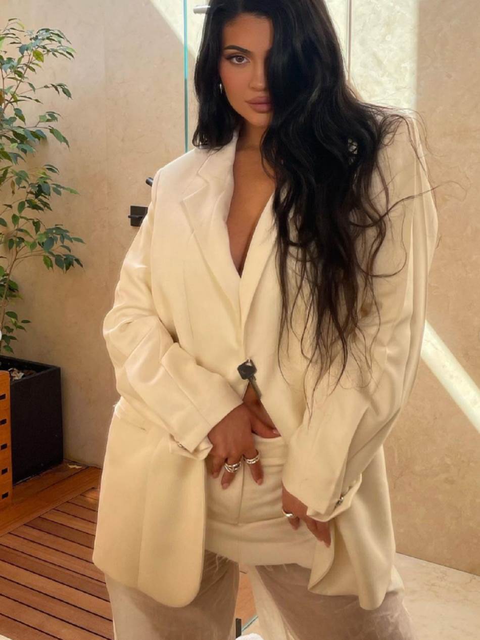 Kylie Jenner u odijelu srpske dizajnerice Isidore Đurović