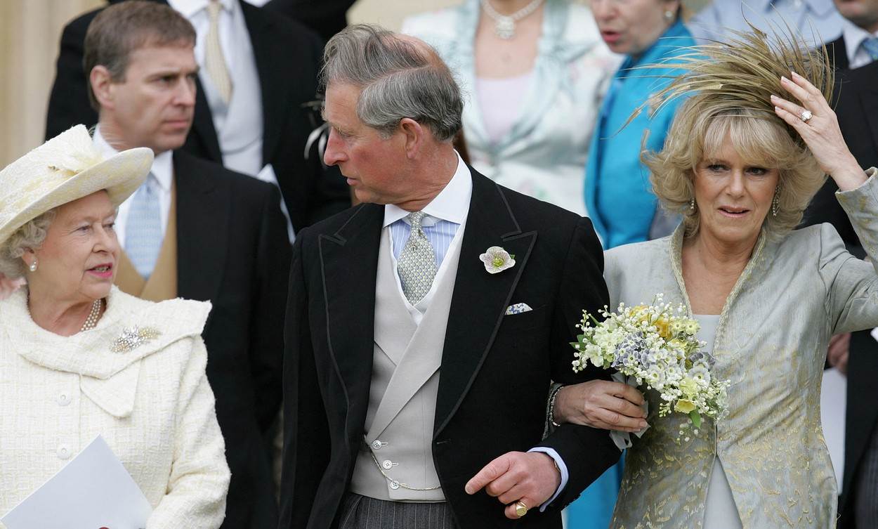 Kraljica Elizabeta II. je propustila civilno vjenčanje sina, princa Charlesa i Camille Parker Bowles