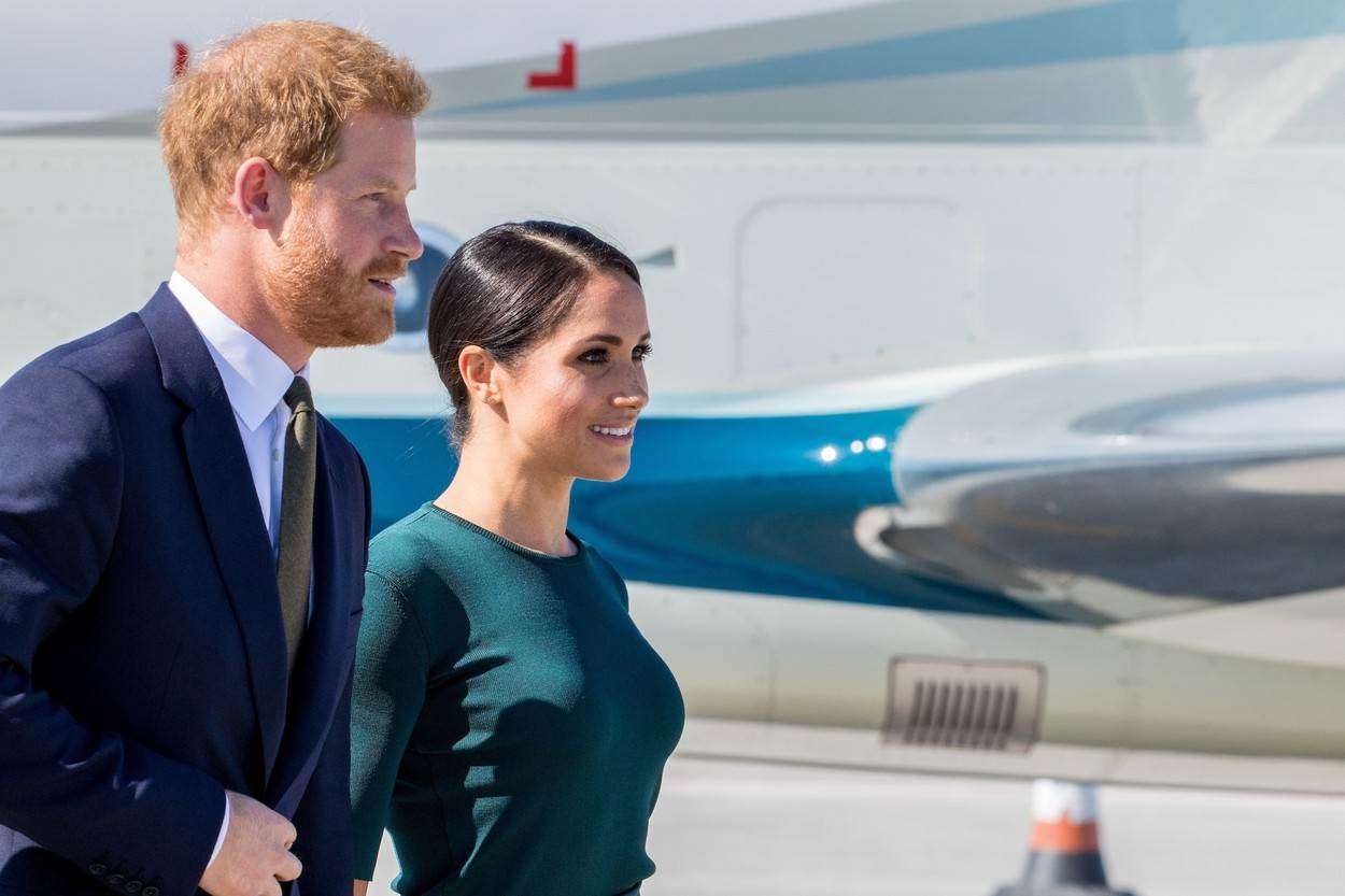 Princ Harry i Meghan Markle svratili su u Veliku Britaniju na putu za Haag