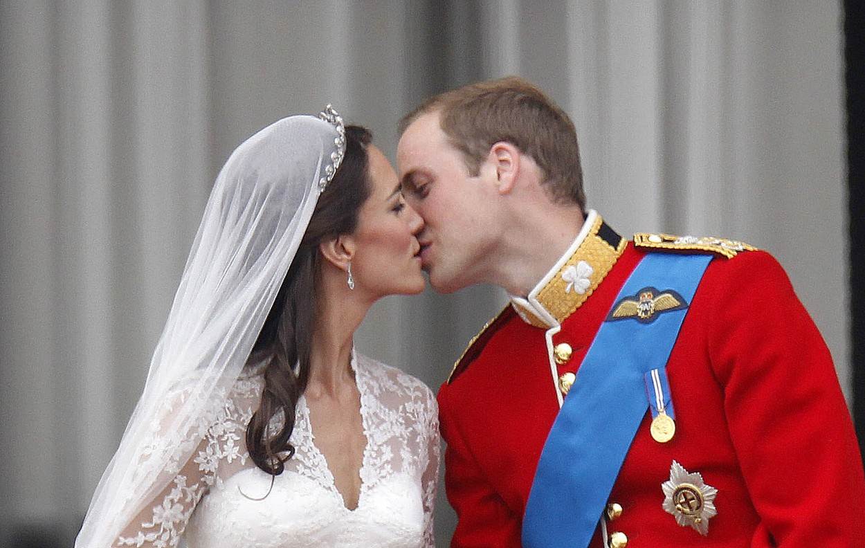 Princ William i Kate Middleton rijetko se mogu vidjeti kako razmjenjuju nježnosti u javnosti