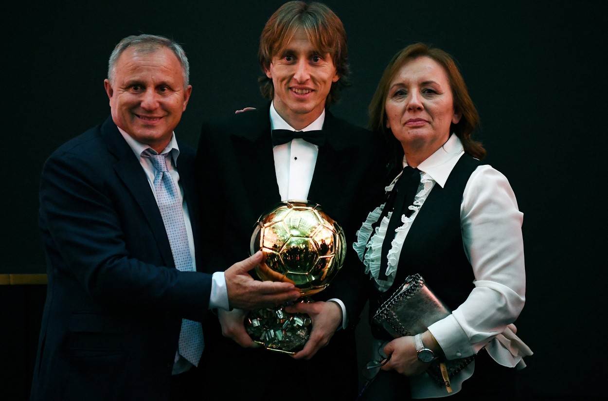 Luka Modrić s roditeljima 2018. kad je osvojio Zlatnu loptu
