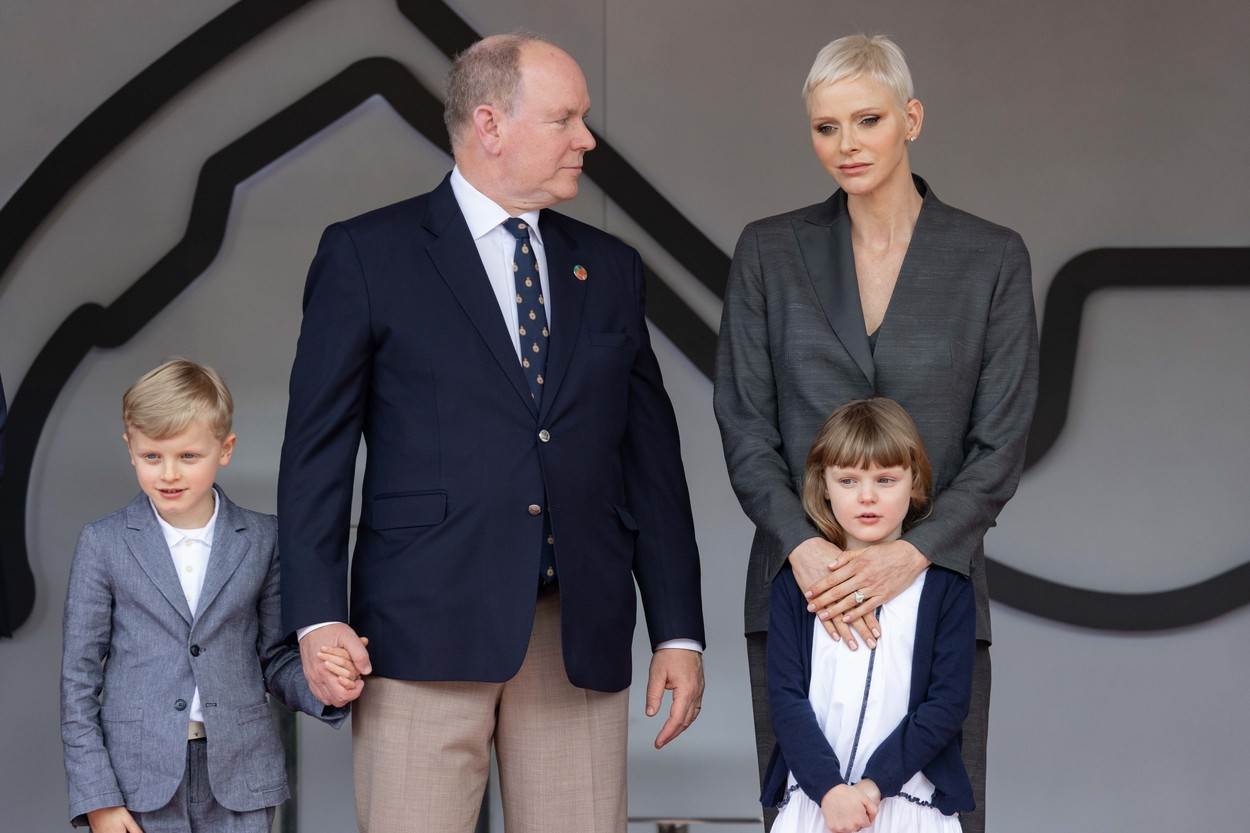 Princeza Charlene i princ Albert s djecom na utrci Formule 1 Monaco E-Prix nisu izgledali sretno