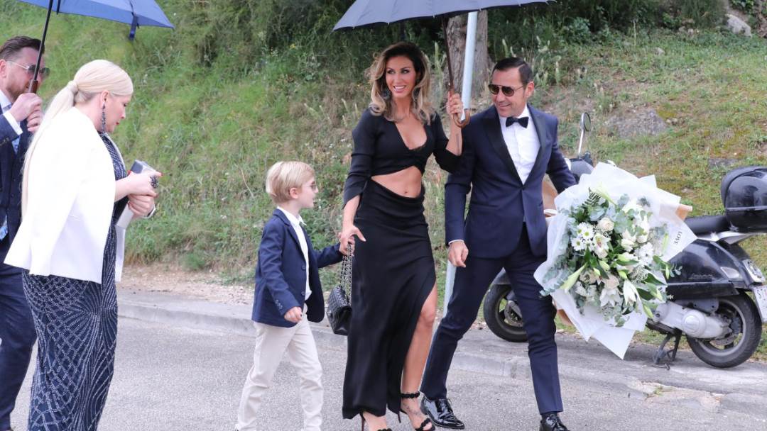 Ana Gruica Uglešić sa suprugom i sinom na vjenčanju Iris Rajčić i Marka Livaje