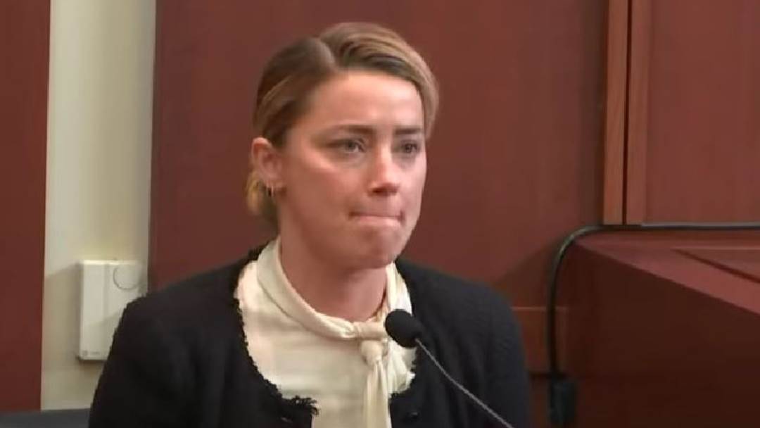 Reakcija Amber Heard kad se susrela s Johnnyjem Deppom na suđenju