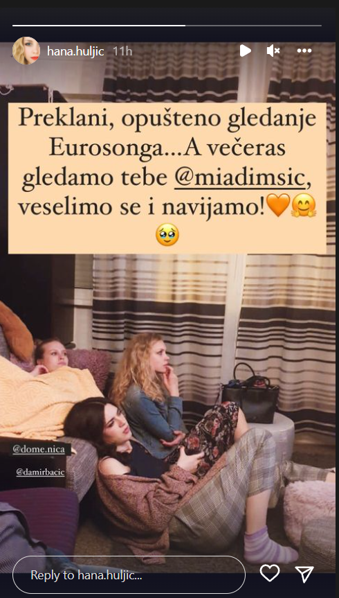 Mia Dimšić, Domenica Žuvela i Hana Huljić zajedno gledaju Eurosong