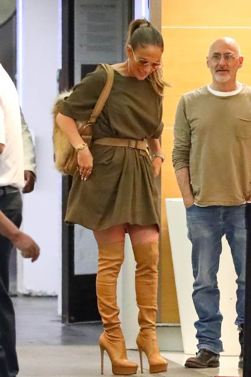 Jennifer Lopez u visokim čizmama