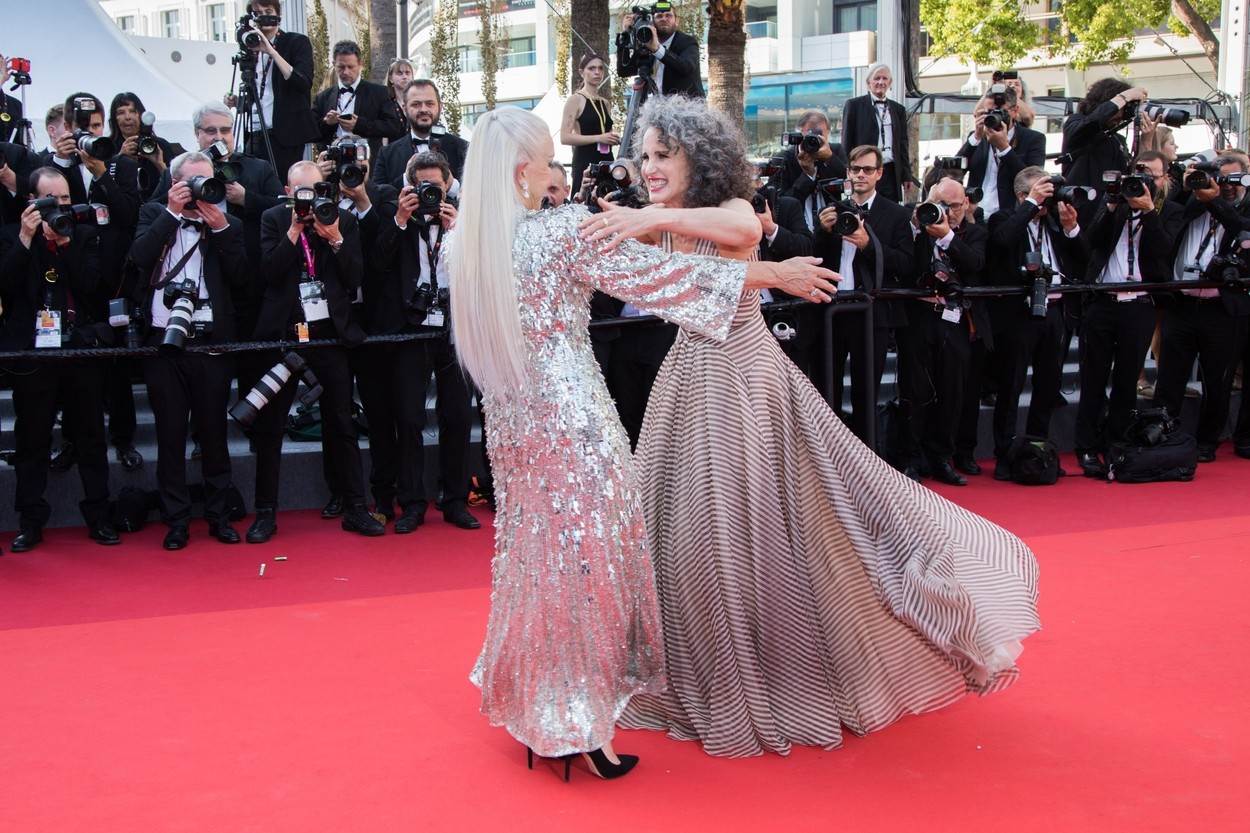 Helen Mirren i Andie MacDowell oduševljeno pozirale zajedno na crvenom tepihu u Cannesu